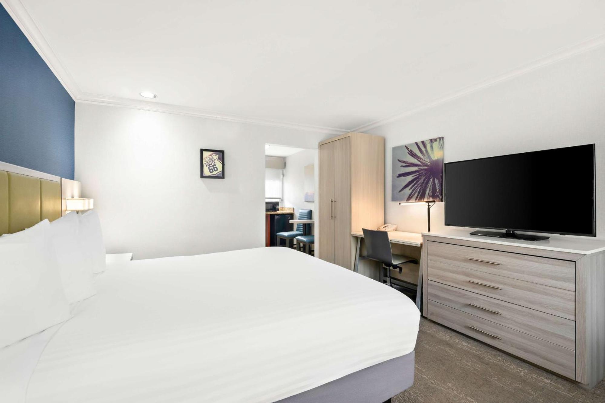 Surestay By Western Hotel 3*